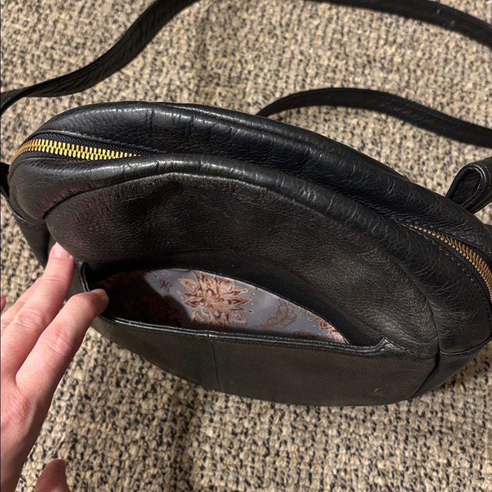 HOBO Round Black Crossbody Leather Bag Adjustable Strap Fabric Lined - Picture 4 of 8